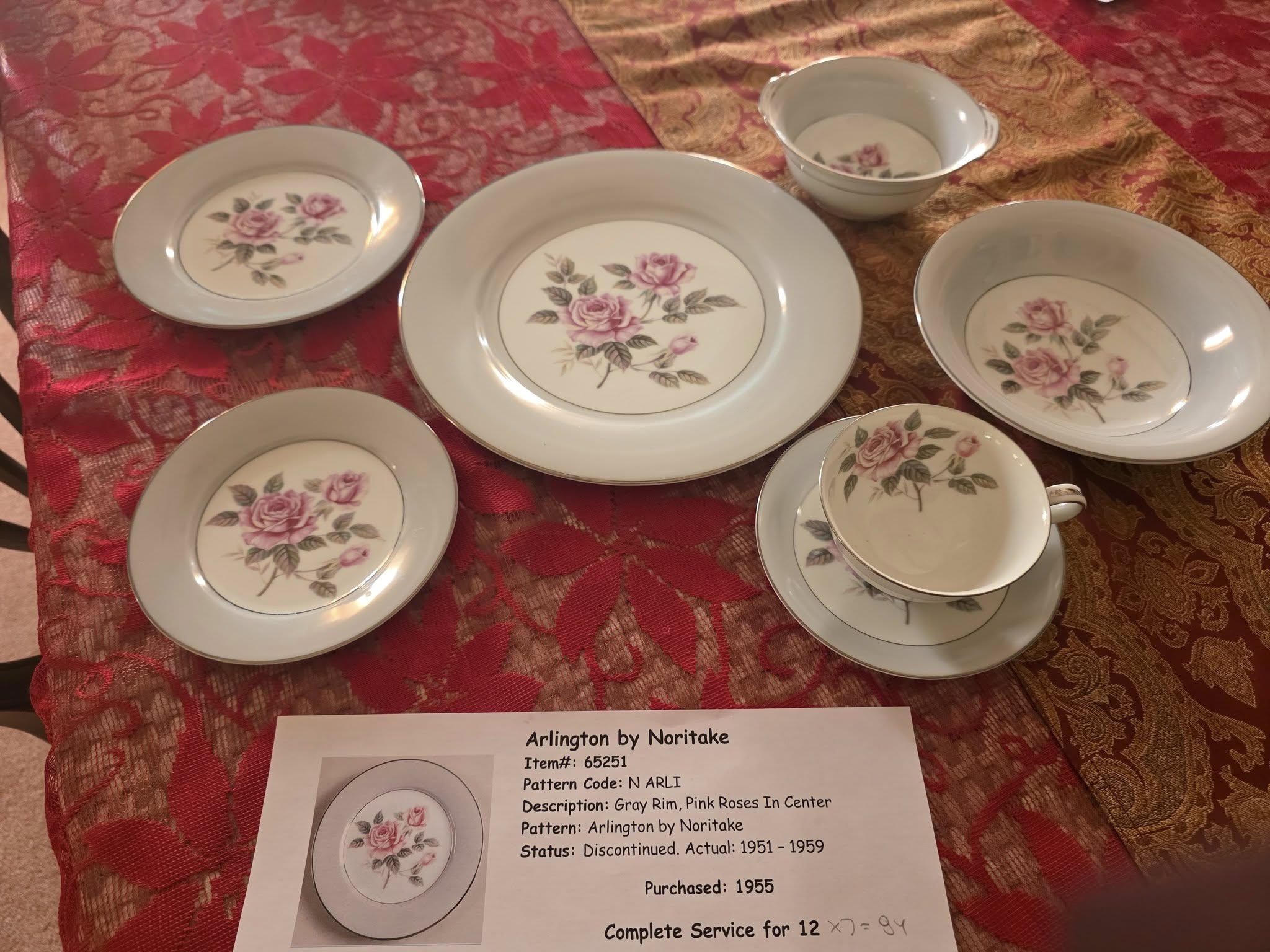 $0-Arlington - Svc for 12 - on Table.jpg (2048�1536)